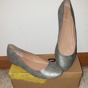 Women's Silver Flats Size 11 M
